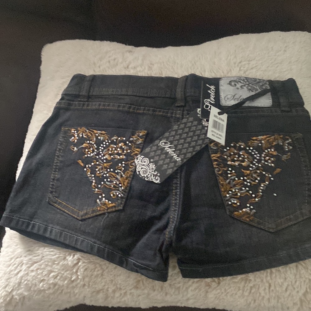 Shorts - Picture 3 of 4